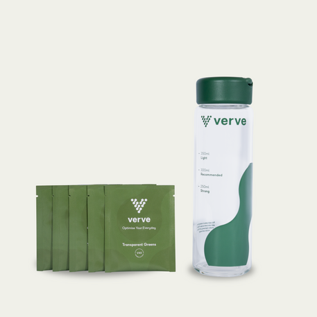 Five Verve Transparent Greens sachets in green packaging next to a clear Verve-branded bottle with green lid and measurement markings.